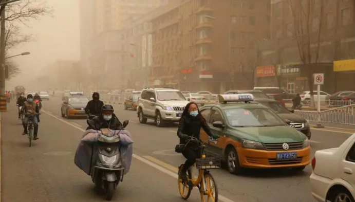 北方地區多輪沙塵天氣主要原因是什么？生態環境部回應